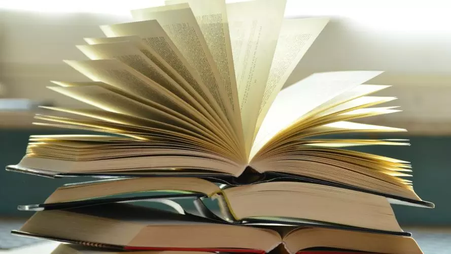 pile of books 159866